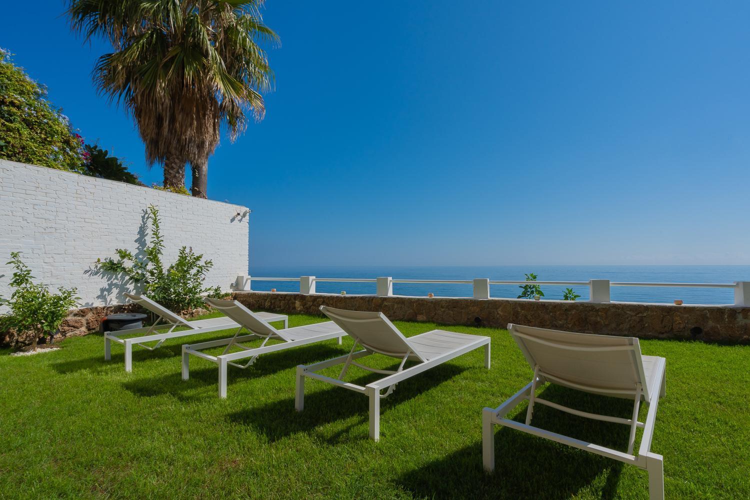 דירות טורמולינוס Private 250Sqm Garden Duplex, Jacuzzi, Cinema, Sea View Escape מראה חיצוני תמונה