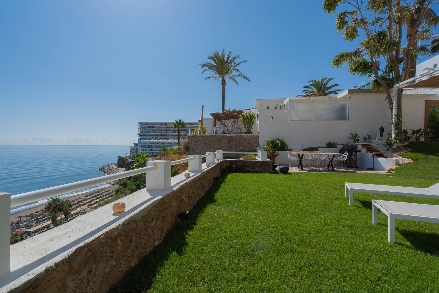 דירות טורמולינוס Private 250Sqm Garden Duplex, Jacuzzi, Cinema, Sea View Escape מראה חיצוני תמונה
