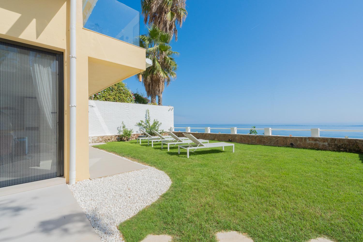 דירות טורמולינוס Private 250Sqm Garden Duplex, Jacuzzi, Cinema, Sea View Escape מראה חיצוני תמונה