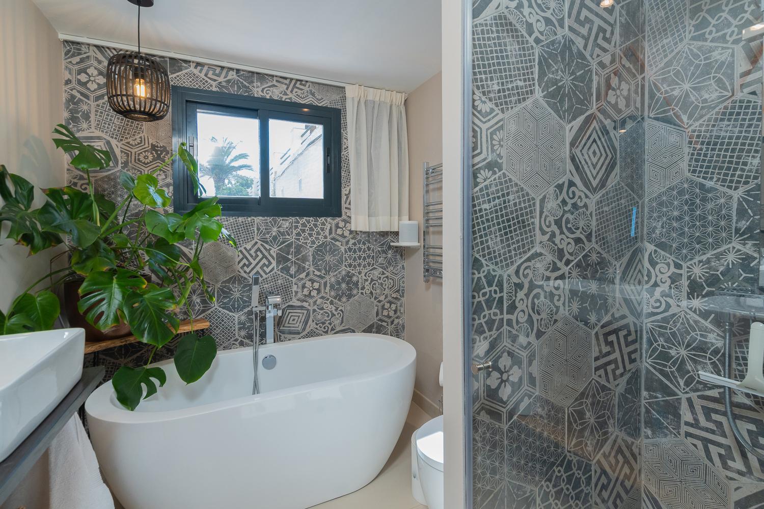 דירות טורמולינוס Private 250Sqm Garden Duplex, Jacuzzi, Cinema, Sea View Escape מראה חיצוני תמונה