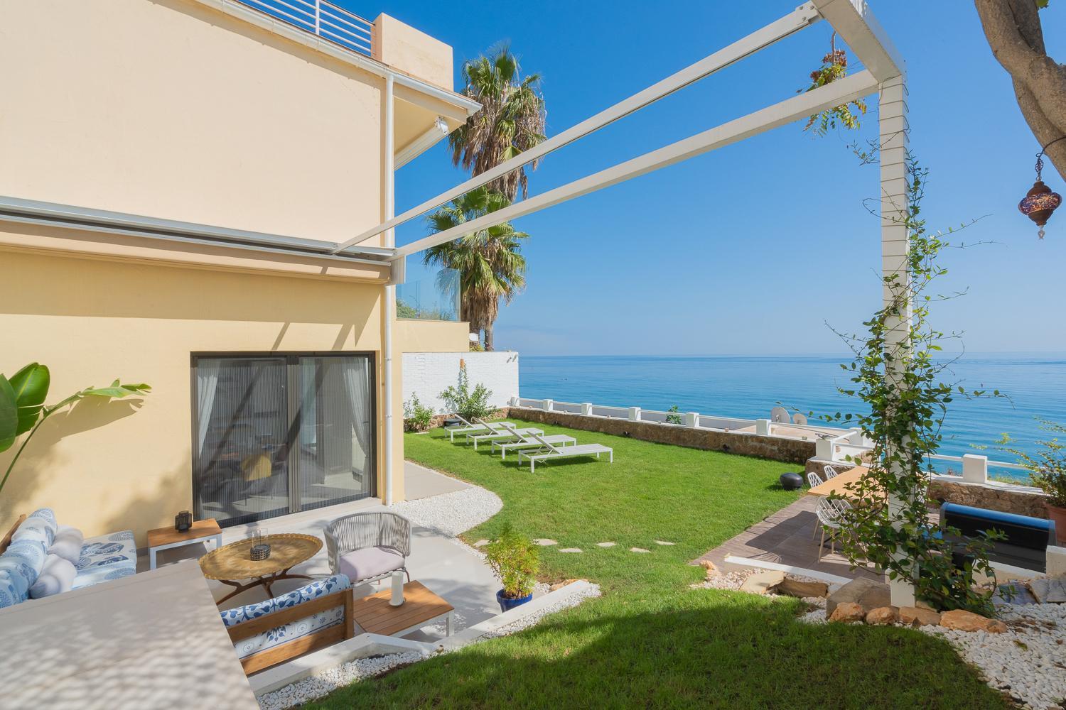 דירות טורמולינוס Private 250Sqm Garden Duplex, Jacuzzi, Cinema, Sea View Escape מראה חיצוני תמונה