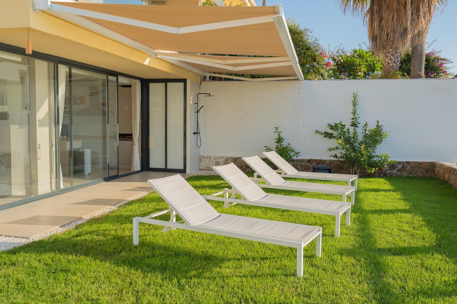 דירות טורמולינוס Private 250Sqm Garden Duplex, Jacuzzi, Cinema, Sea View Escape מראה חיצוני תמונה