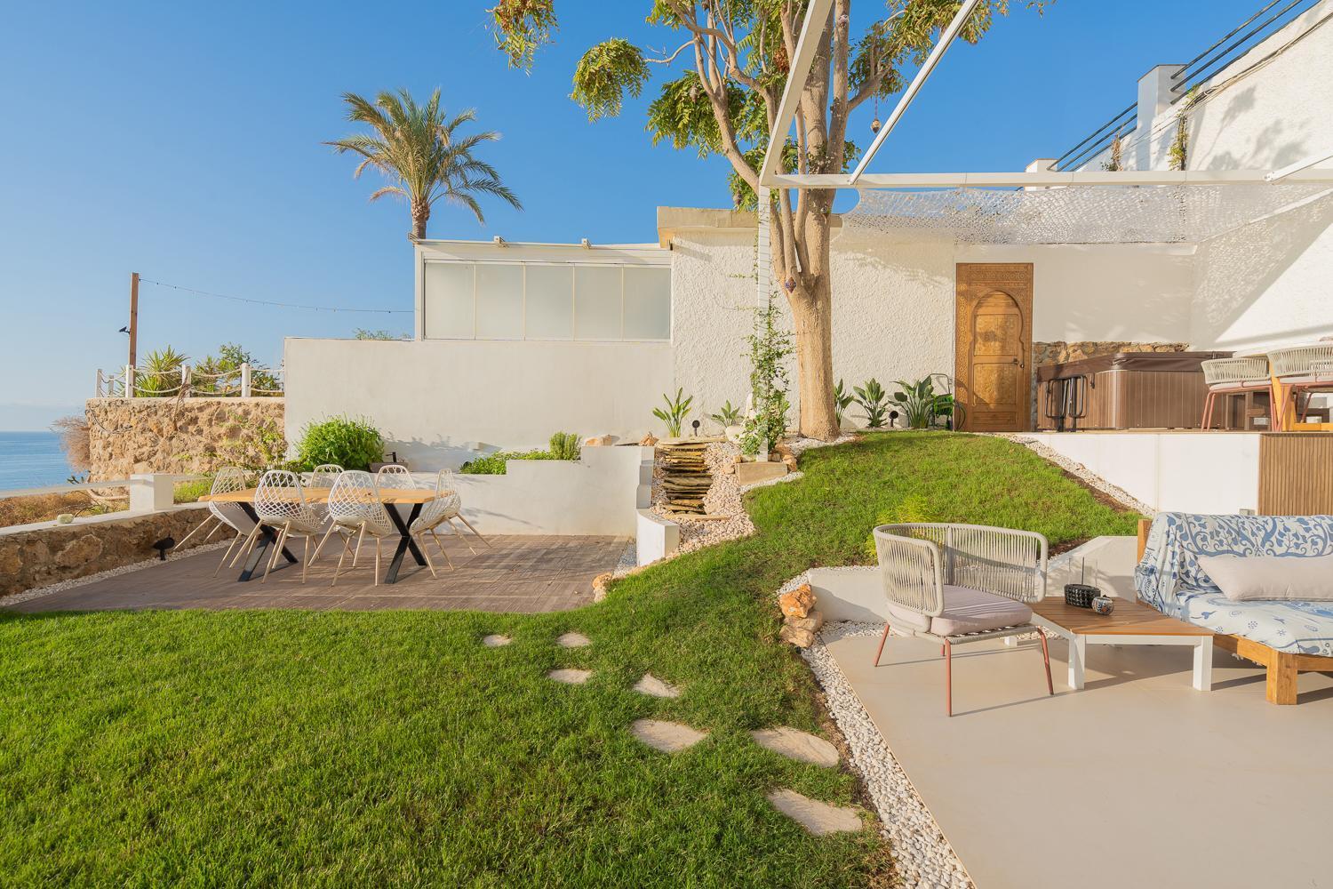 דירות טורמולינוס Private 250Sqm Garden Duplex, Jacuzzi, Cinema, Sea View Escape מראה חיצוני תמונה