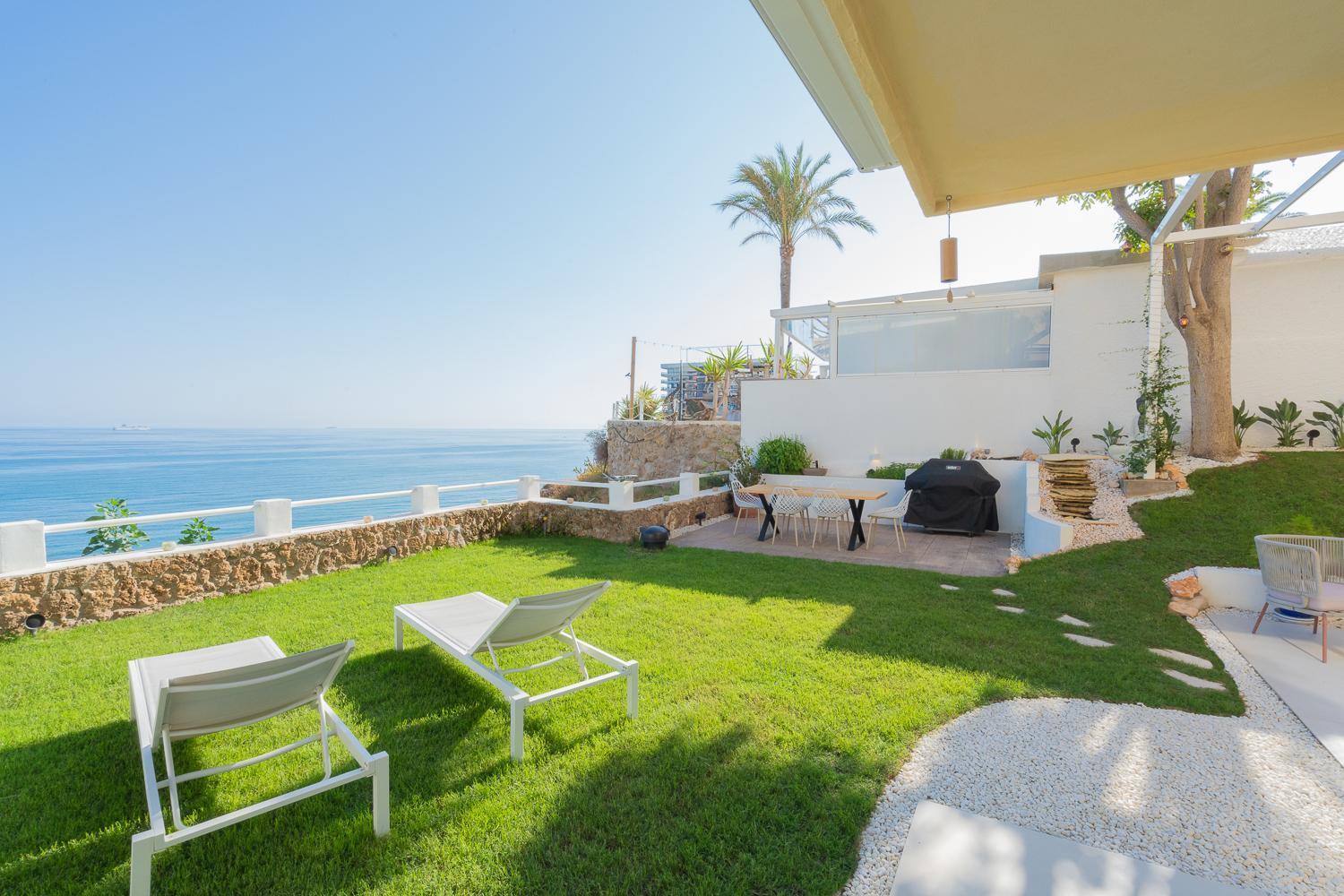 דירות טורמולינוס Private 250Sqm Garden Duplex, Jacuzzi, Cinema, Sea View Escape מראה חיצוני תמונה