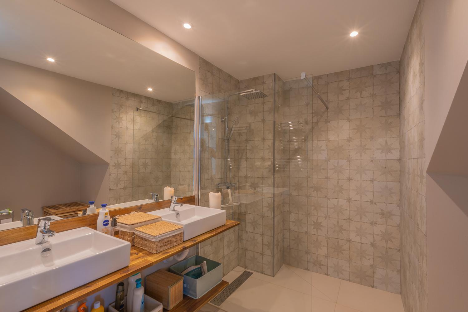 דירות טורמולינוס Private 250Sqm Garden Duplex, Jacuzzi, Cinema, Sea View Escape מראה חיצוני תמונה