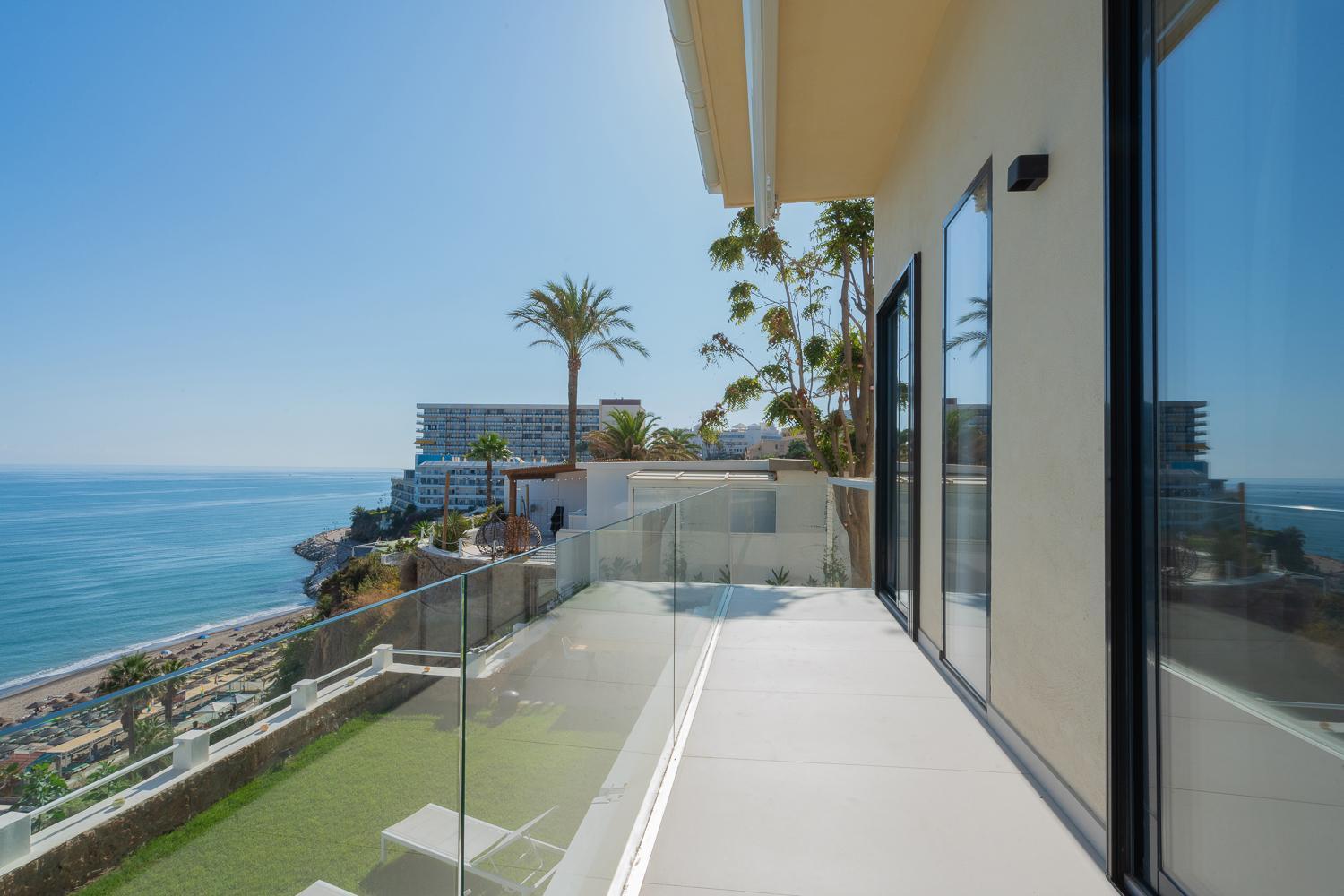 דירות טורמולינוס Private 250Sqm Garden Duplex, Jacuzzi, Cinema, Sea View Escape מראה חיצוני תמונה