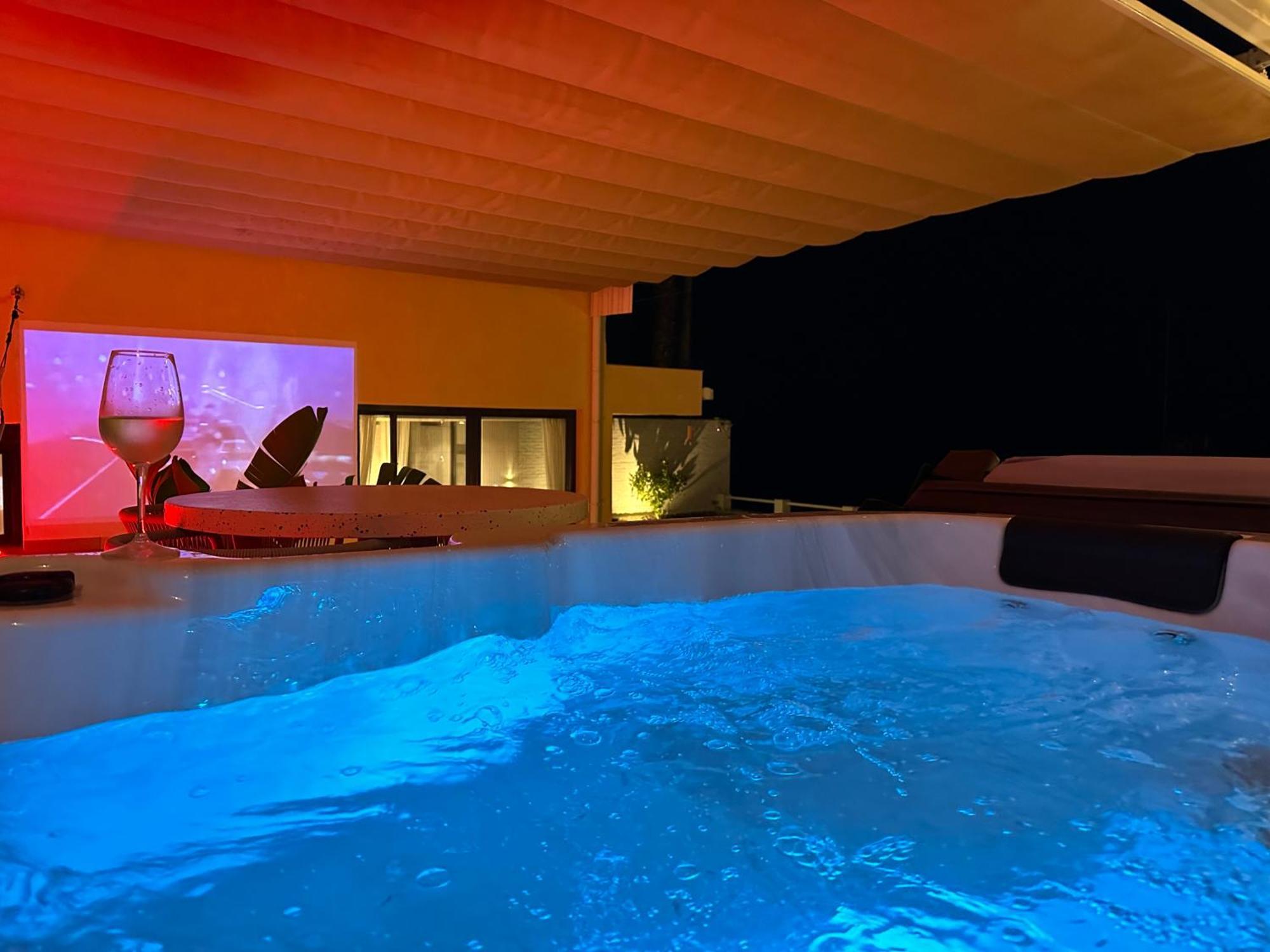 דירות טורמולינוס Private 250Sqm Garden Duplex, Jacuzzi, Cinema, Sea View Escape מראה חיצוני תמונה